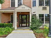 Building Photo - 2BD/1BA Condo at City's Edge, South Burlin...