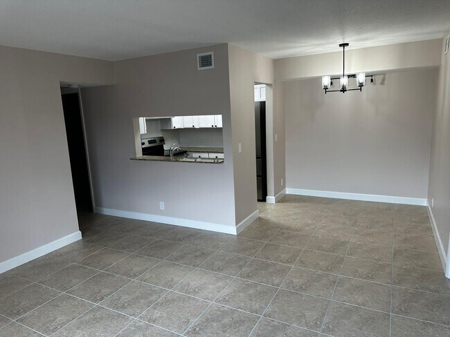 Building Photo - 7221 Golf Colony Ct