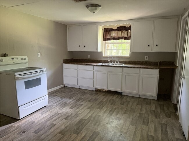 Building Photo - 5764 Cessna Dr