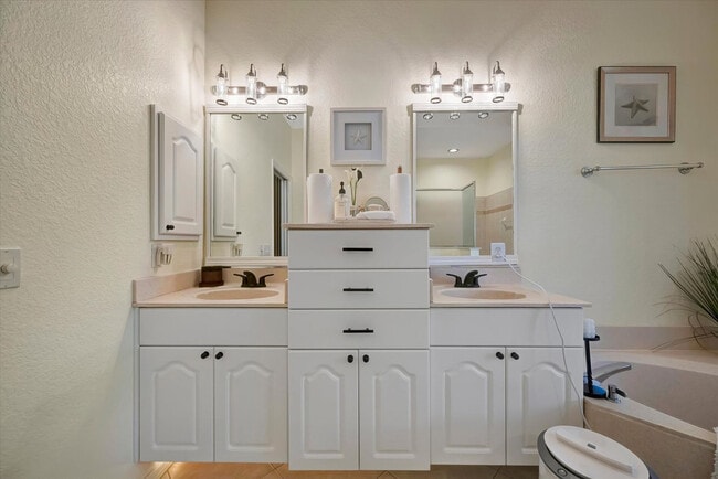 Building Photo - 19 Hoffer St