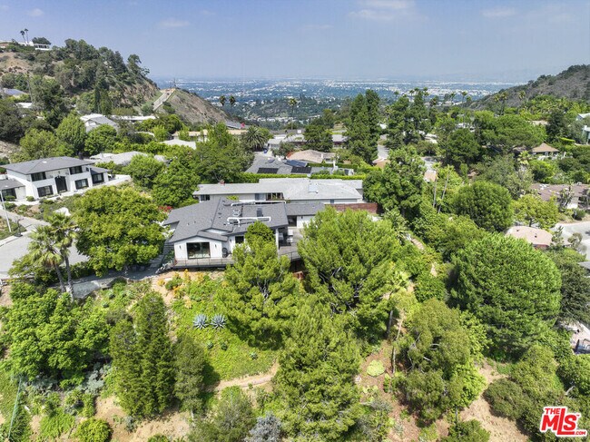 Building Photo - 2652 Byron Pl