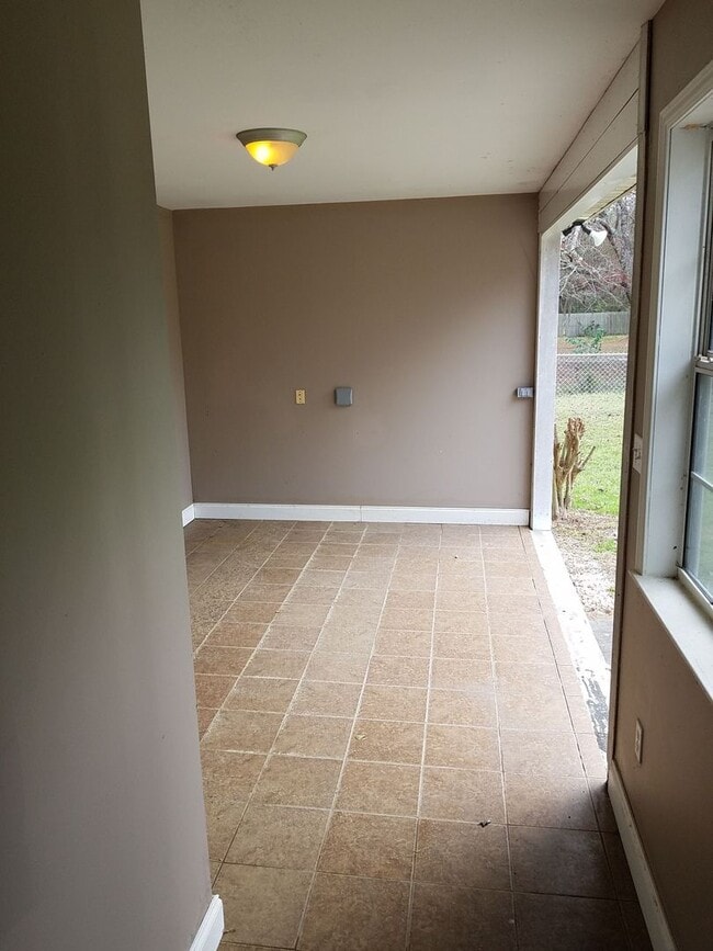 Building Photo - Spacious 3BR Brick Home with Open Split Floor Plan & Tiled Back Porch on Nearly an Acre