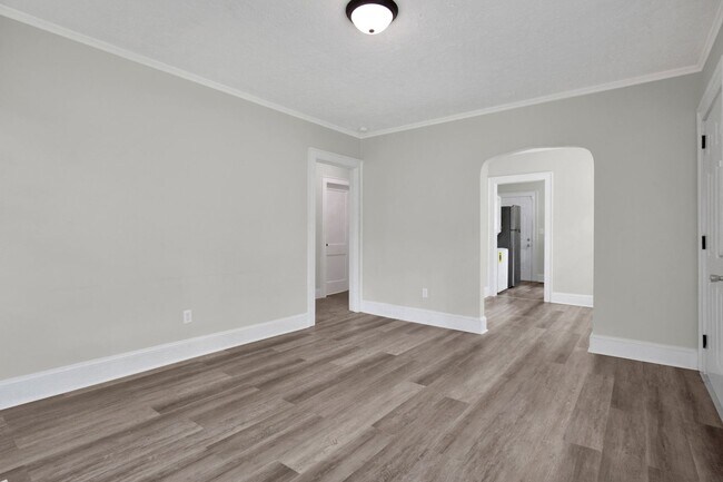 Building Photo - 216 Hawthrone