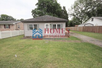 Building Photo - Two Bedroom House
