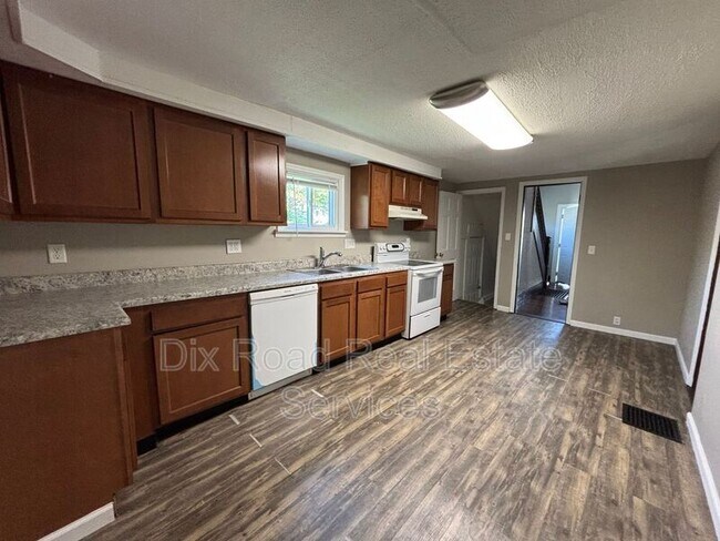 Building Photo - 63 Hallwood Ave