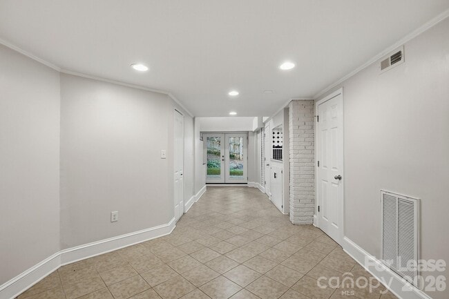 Building Photo - 2525 Runnymede Ln