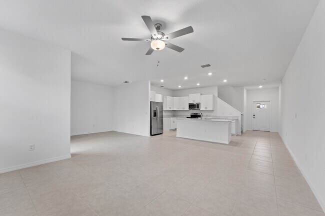 Building Photo - Absolutely stunning 3 BR /2.5 Bath / 2 Car Garage + LOFT townhome in ultra-modern and green-focus...