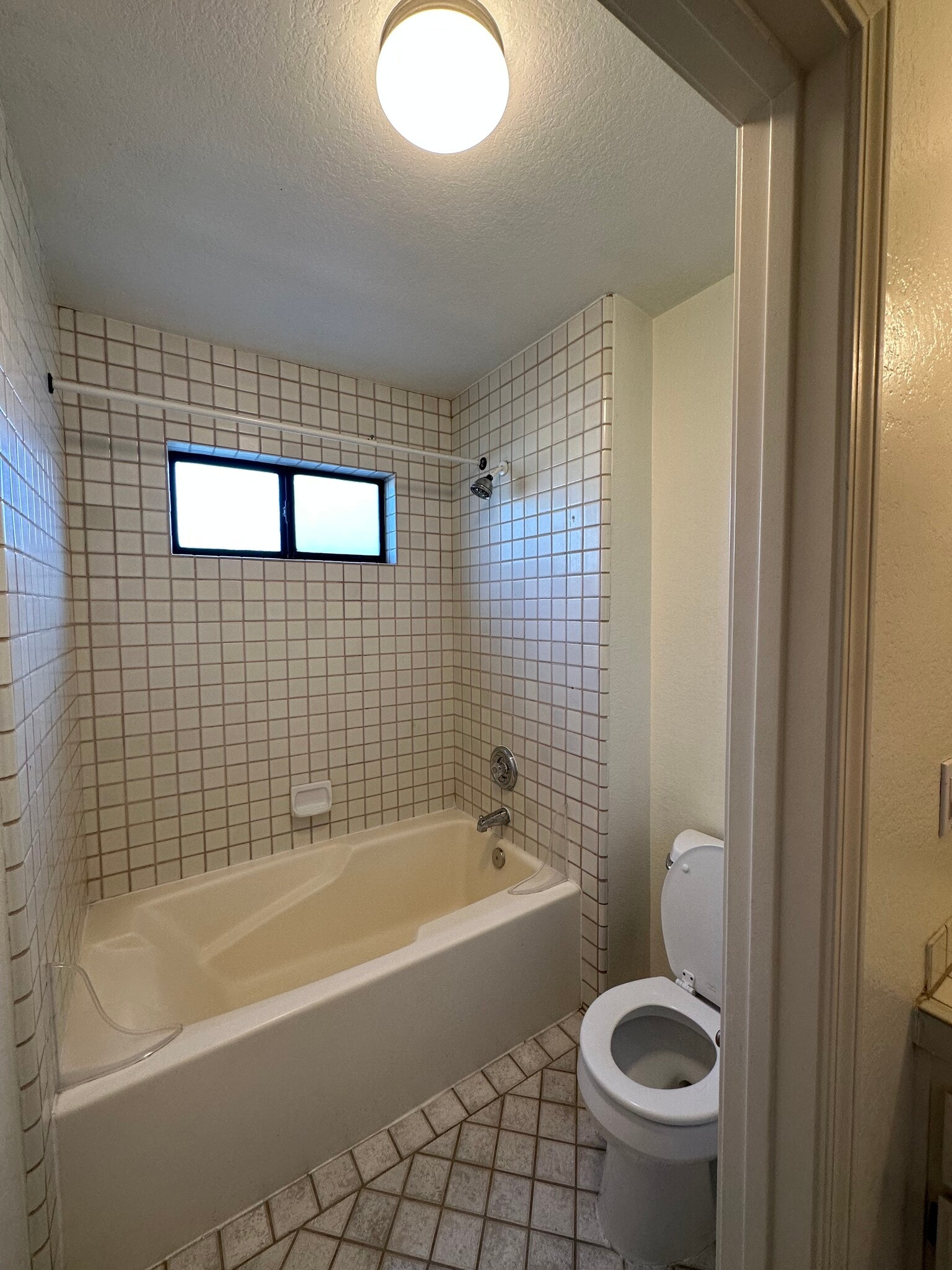 2nd Floor Bath - 500 Garfield Ave