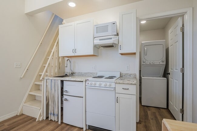 Building Photo - 303 Mountain View St