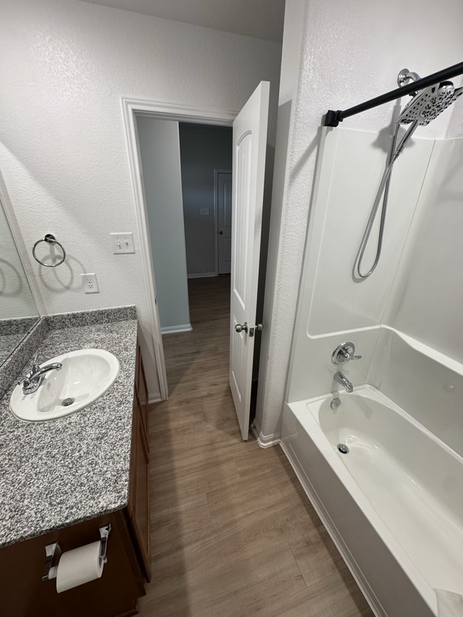 Building Photo - 820 Clear Vly Ln