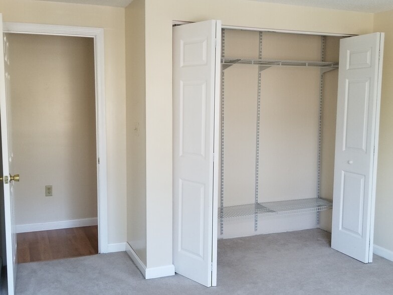 Building Photo - 688 Boston Post Rd E