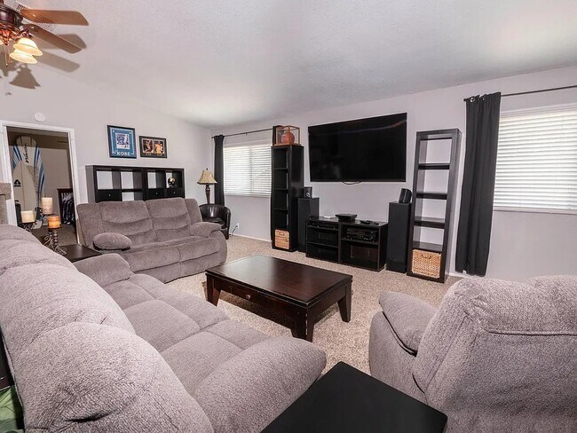 Building Photo - 4207 Rim Crest Dr