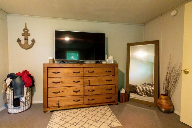 Building Photo - PRELEASING for AUGUST! Close to Campus