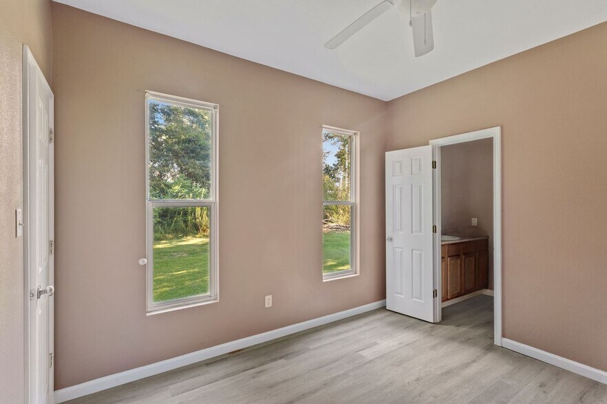 Building Photo - 2727 3rd St
