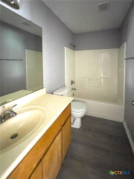 Building Photo - 2804 Alma Dr