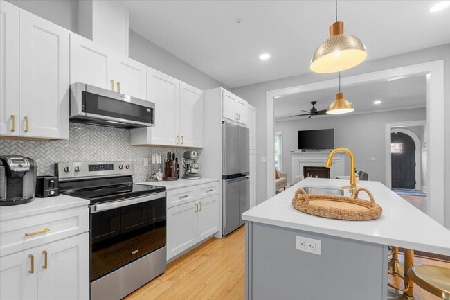 Building Photo - 420 E 6th Ave