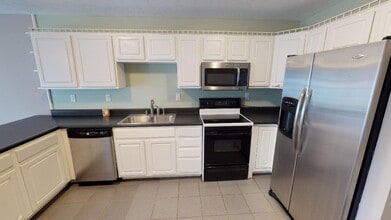 Building Photo - $995 PER BEDROOM! 3BR/2BA Condo Near UTK, ...