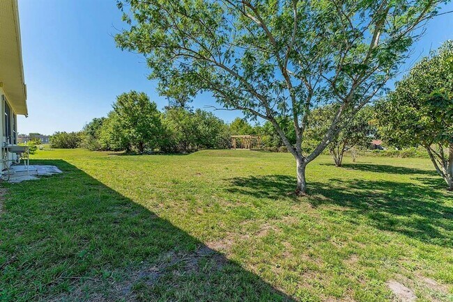 Building Photo - 2832 Rodeo Dr