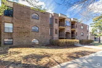 Building Photo - 2 Bedroom condo with Den in Annapolis