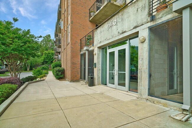 Building Photo - 640 Glen Iris Dr NE