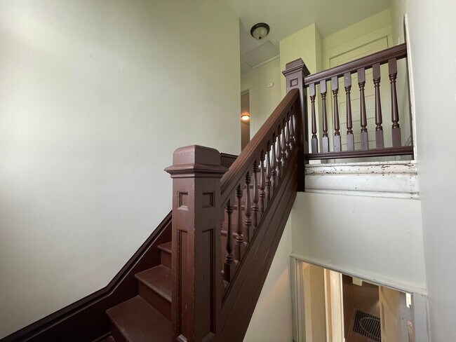 Building Photo - Northside 2 story