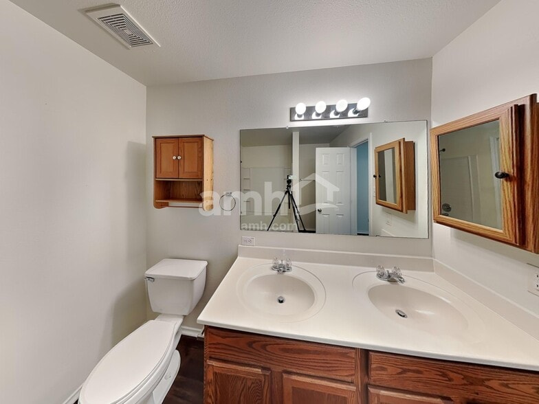 Building Photo - 122 Mallow Grove