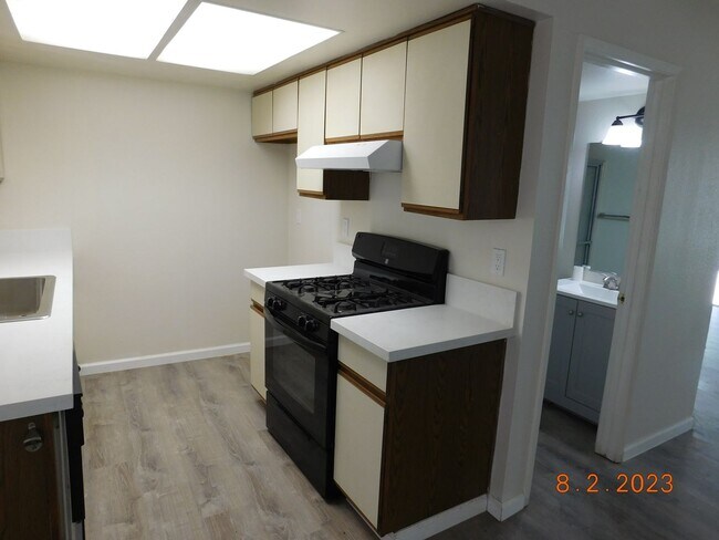 Building Photo - PER633