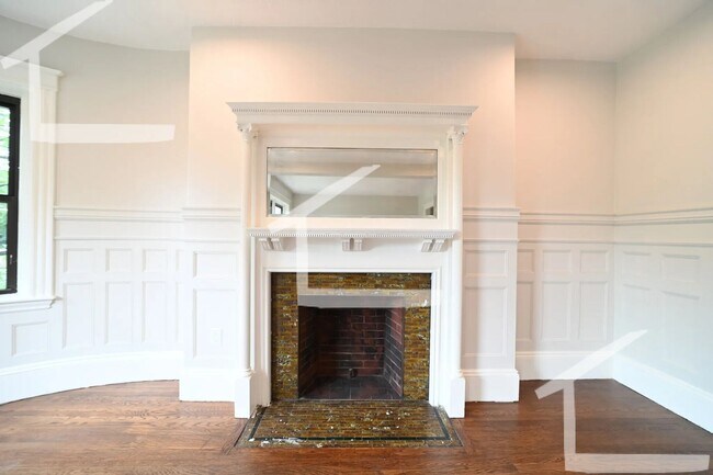 Building Photo - 1855 Beacon St