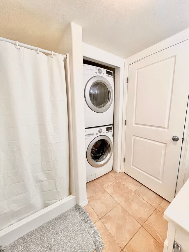 Building Photo - UPPER WEST SIDE- Villas at Kahana Ridge -3 bedroom/2 Bath- Semi Furnished Condo