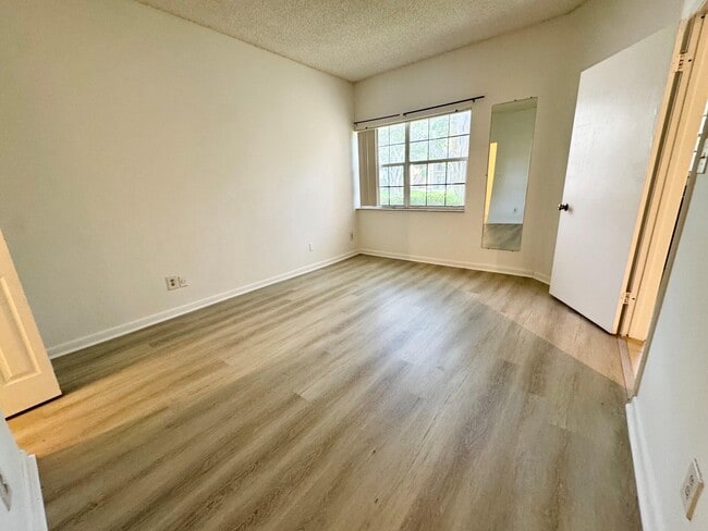 Building Photo - 640 Cypress Club Way