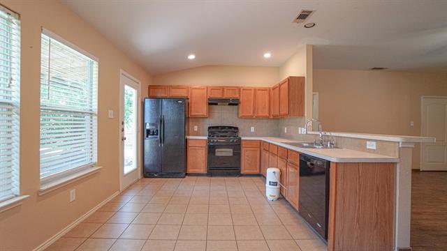Building Photo - 2110 Rose May Dr