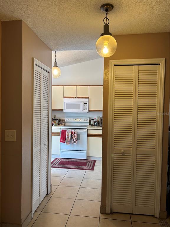 Building Photo - 61 Silver Oak Cir