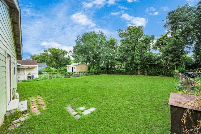 Building Photo - 914 Kress St