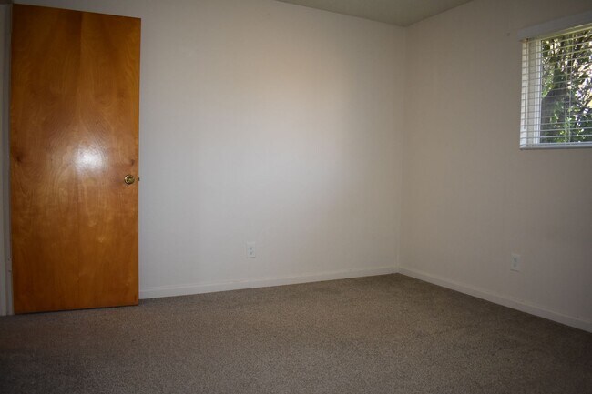 Building Photo - 3794 Circle Dr