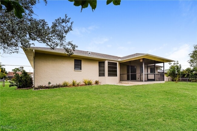 Building Photo - 9076 Pineapple Rd
