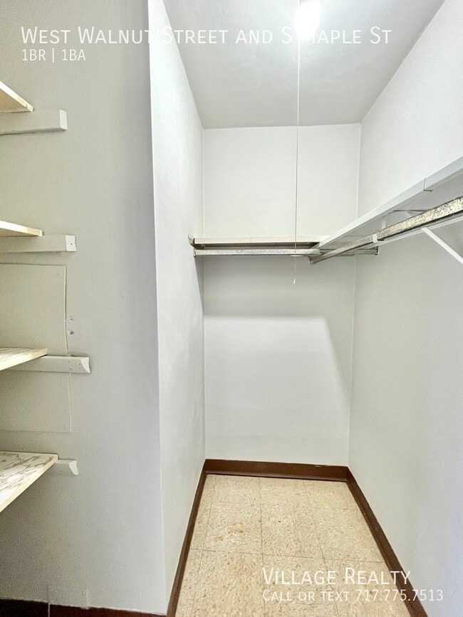 Building Photo - 86 W Walnut St