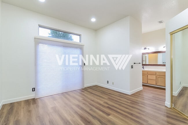 Building Photo - 1418 Lorimer Way