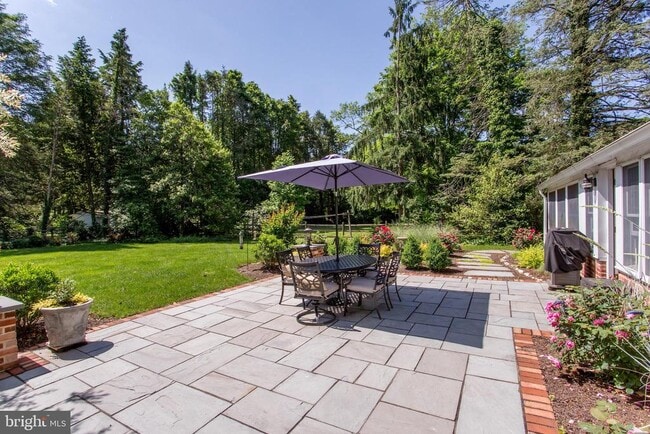 Building Photo - 67 Townview Dr