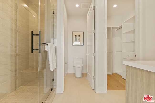 Building Photo - 3222 S Barrington Ave