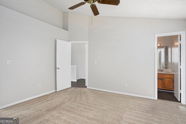Building Photo - 5731 Wells Cir