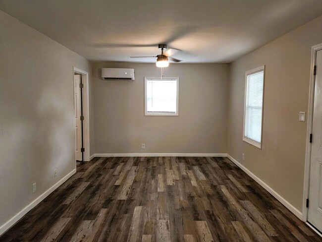 Building Photo - Charming Newly Remodeled 2-Bedroom Home