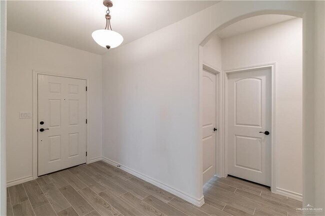 Building Photo - 405 Rio Red St