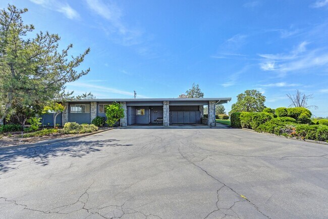 Building Photo - 1000 Grass Valley Hwy