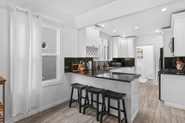 Building Photo - 145-147-147 Stanyan St