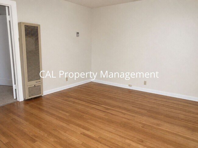 Building Photo - 1 Bedroom Duplex | North Salinas
