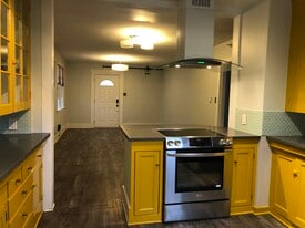 Building Photo - 3811 Aurora Ave N