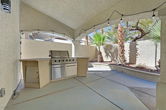Building Photo - 8864 La Manga Ave