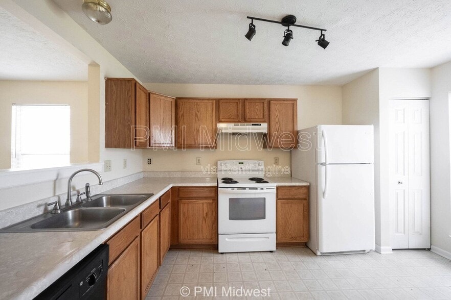 Building Photo - 5834 Long Ridge Pl