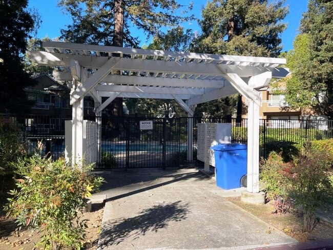 Building Photo - 2546 Alveswood Cir