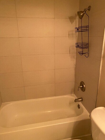 Building Photo - 300 W Fullerton Ave